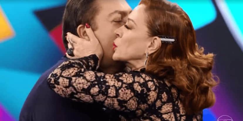 Claudia Raia com Faustão (Foto: Reprodução - Globo) Claudia Raia com Faustão (Foto: Reprodução - Globo)