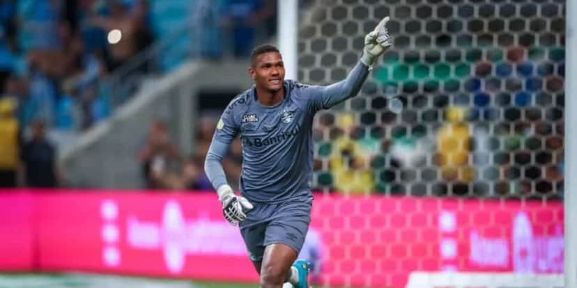 O goleiro deve retornar ao Grêmio em 2025 (Reprodução: Lucas Uebel) O goleiro deve retornar ao Grêmio em 2025 (Reprodução: Lucas Uebel)