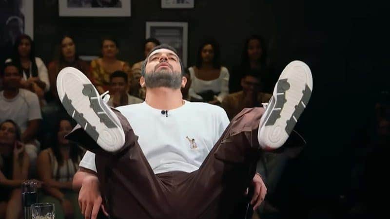 Ator comentou sobre momento constrangedor (Foto: Reprodução/Globoplay) Ator comentou sobre momento constrangedor (Foto: Reprodução/Globoplay)