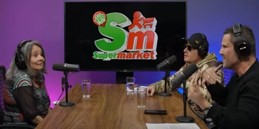Débora Duarte em entrevista com Sérgio Mallandro e Renato Rabelo (Foto: Reprodução/ Youtube) Débora Duarte em entrevista com Sérgio Mallandro e Renato Rabelo (Foto: Reprodução/ Youtube)