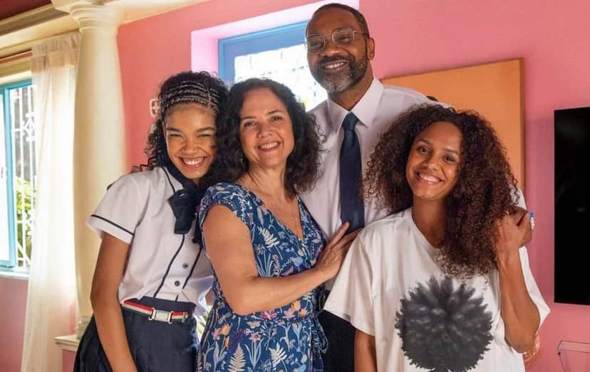 Tati (Bia Santana), Doralice (Tereza Seiblitz), Lindomar (MV Bill) e Madá (Jéssica Ellen) em Volta por Cima (Foto: Reprodução / Globo) Tati (Bia Santana), Doralice (Tereza Seiblitz), Lindomar (MV Bill) e Madá (Jéssica Ellen) em Volta por Cima (Foto: Reprodução / Globo)