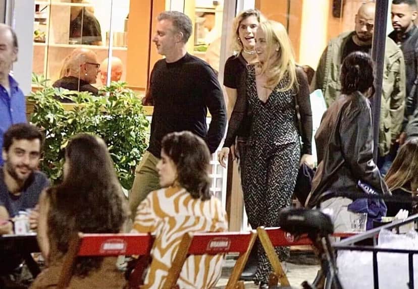 O apresentador da Globo, Huck ao lado de sua esposa (Foto: Extra) O apresentador da Globo, Huck ao lado de sua esposa (Foto: Extra)