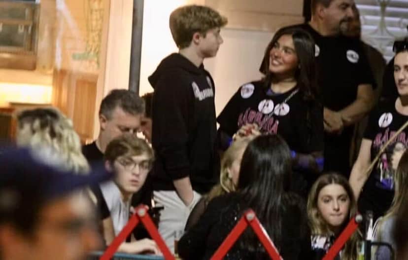 Angélica e Luciano Huck se reúnem com os filhos e a nora em aniversário no Leblon (Foto: EXTRA) Angélica e Luciano Huck se reúnem com os filhos e a nora em aniversário no Leblon (Foto: EXTRA)