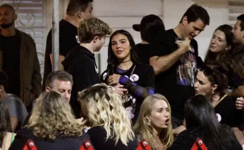 Benício, filho de Angélica ao lado de Duda, sua namorada (Foto: Extra) Benício, filho de Angélica ao lado de Duda, sua namorada (Foto: Extra)