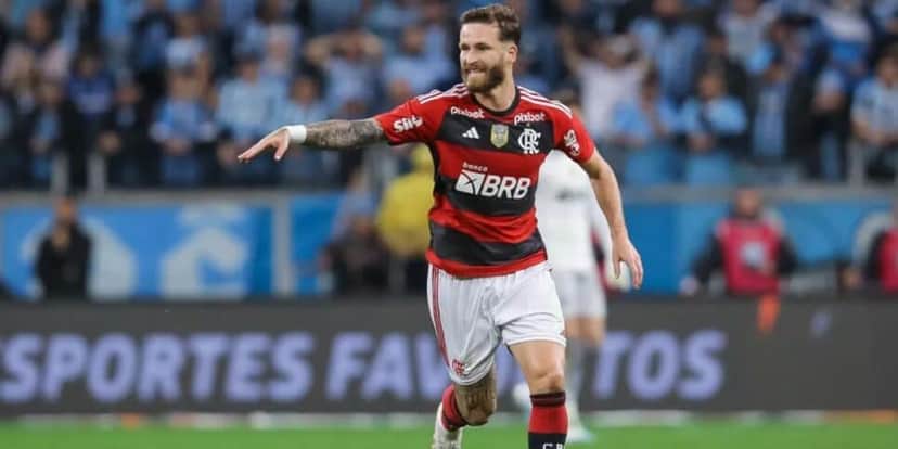 Léo Pereira também está suspenso (Reprodução: Pedro H. Tesch) Léo Pereira também está suspenso (Reprodução: Pedro H. Tesch)