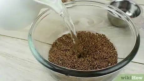 Linhaça é rica em ômega-3, uma gordura saudável que contribui para a hidratação da pele, potencializando a ação do colágeno (Foto Reprodução/Youtube) Linhaça é rica em ômega-3, uma gordura saudável que contribui para a hidratação da pele, potencializando a ação do colágeno (Foto Reprodução/Youtube)
