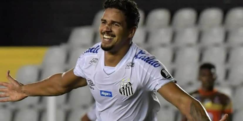 Lucas Veríssimo engana Santos e arma retorno triunfal em rival (Foto: Divulgação/Libertadores) Lucas Veríssimo engana Santos e arma retorno triunfal em rival (Foto: Divulgação/Libertadores)