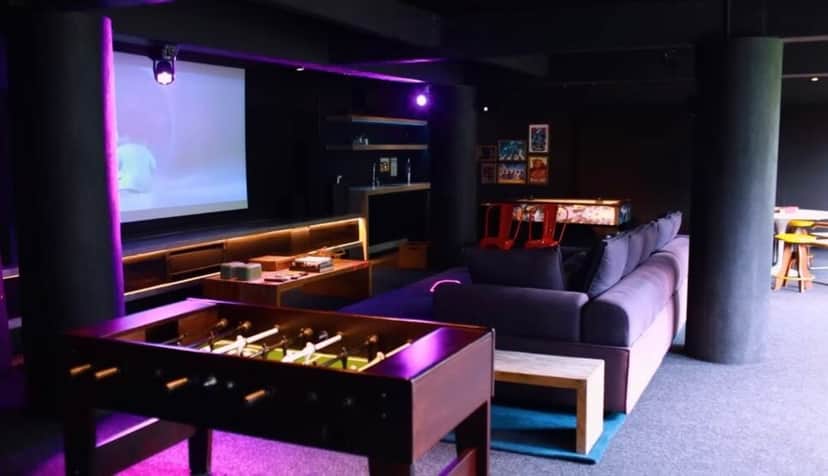 sala de jogos e cinema do ex-apresentador da Globo (Foto: Piquet Realty) sala de jogos e cinema do ex-apresentador da Globo (Foto: Piquet Realty)