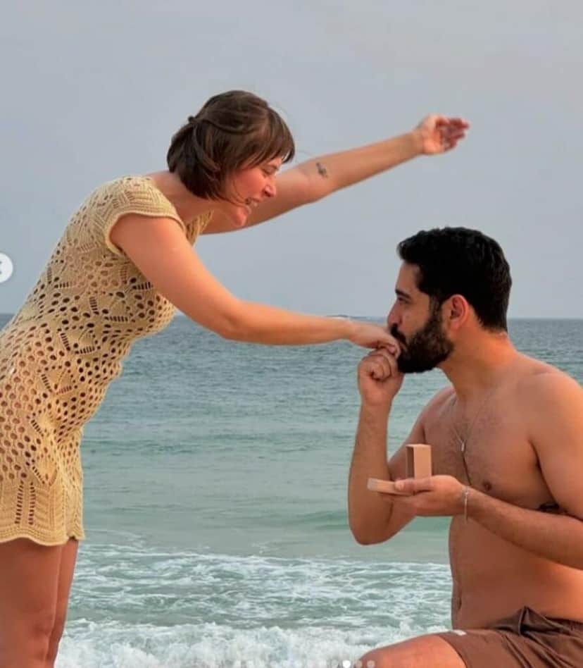 Pedido de casamento foi feito na praia (Foto: Reprodução) Pedido de casamento foi feito na praia (Foto: Reprodução)