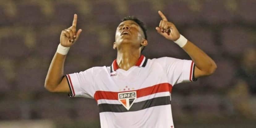 Ryan Francisco em campo pelo São Paulo Ryan Francisco em campo pelo São Paulo