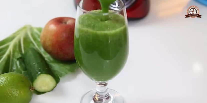 Suco com couve para ajudar a emagrecer (Reprodução: Youtube) Suco com couve para ajudar a emagrecer (Reprodução: Youtube)