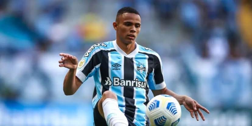 O lateral-direito começou sua carreira profissional no Grêmio (Reprodução: Lucas Uebel) O lateral-direito começou sua carreira profissional no Grêmio (Reprodução: Lucas Uebel)