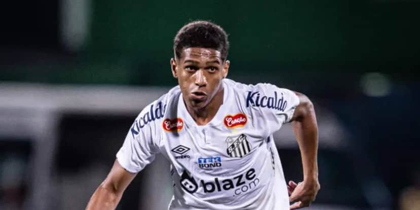 Lateral-esquerda de futebol Souza, do Santos, está na mira do Tricolor (Foto: Raul Baretta/ Santos FC) Lateral-esquerda de futebol Souza, do Santos, está na mira do Tricolor (Foto: Raul Baretta/ Santos FC)