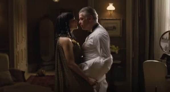 Zélia e Juliano são amantes em Garota do Momento (Foto: Reprodução / Globo) Zélia e Juliano são amantes em Garota do Momento (Foto: Reprodução / Globo)