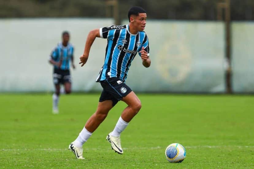 Alysson Edward é uma das promessas da base do Grêmio (Foto: Reprodução/ Internet) Alysson Edward é uma das promessas da base do Grêmio (Foto: Reprodução/ Internet)