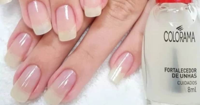 Além do óleo, use uma base fortalecedora nas unhas (Foto: Reprodução/ Internet) Além do óleo, use uma base fortalecedora nas unhas (Foto: Reprodução/ Internet)