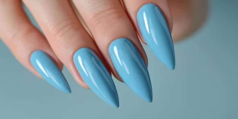 Esmalte azul claro (Foto: Freepik) Esmalte azul claro (Foto: Freepik)