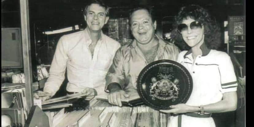 Hélcio Serrano, entre os Carpenters , na Hi-Fi Iguatemi nos anos 80 (Foto Reprodução/Facebok)