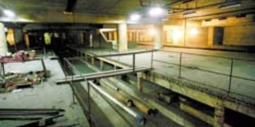 Três plataformas fantasmas da estação República (Foto Reprodução/Eduardo Knapp/Folha Imagem) Três plataformas fantasmas da estação República (Foto Reprodução/Eduardo Knapp/Folha Imagem)