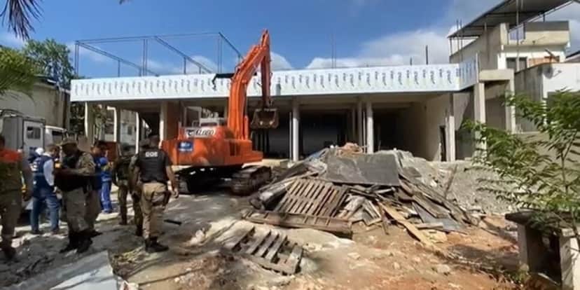Shopping da milícia sendo destruído no Rio de Janeiro - Foto: Internet Shopping da milícia sendo destruído no Rio de Janeiro - Foto: Internet