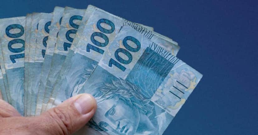 Beneficiários recebem pagamento do INSS Beneficiários recebem pagamento do INSS