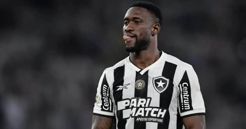 Bastos, zagueiro do Botafogo (Foto: Thiago Ribeiro/AGIF) Bastos, zagueiro do Botafogo (Foto: Thiago Ribeiro/AGIF)