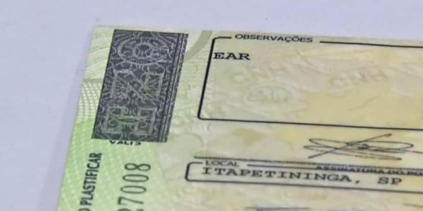 A sigla EAR identificada na CNH no setor de observações (Reprodução: Internet) A sigla EAR identificada na CNH no setor de observações (Reprodução: Internet)