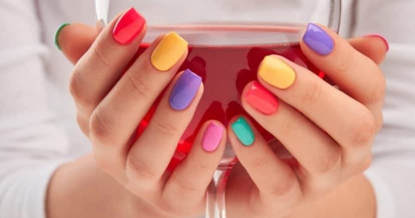 5 cores de esmaltes trazem elegância e sofisticação - (Montagem / TV FOCO) 5 cores de esmaltes trazem elegância e sofisticação - (Montagem / TV FOCO)