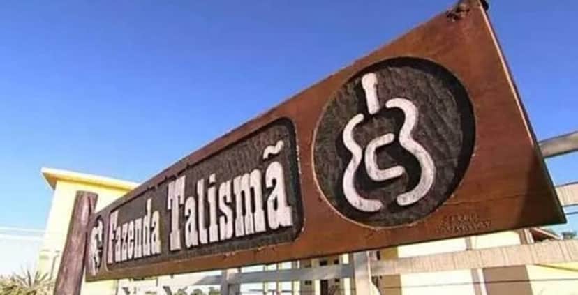 Placa de entrada da Fazenda Talismã (Foto: Reprodução/ Internet) Placa de entrada da Fazenda Talismã (Foto: Reprodução/ Internet)