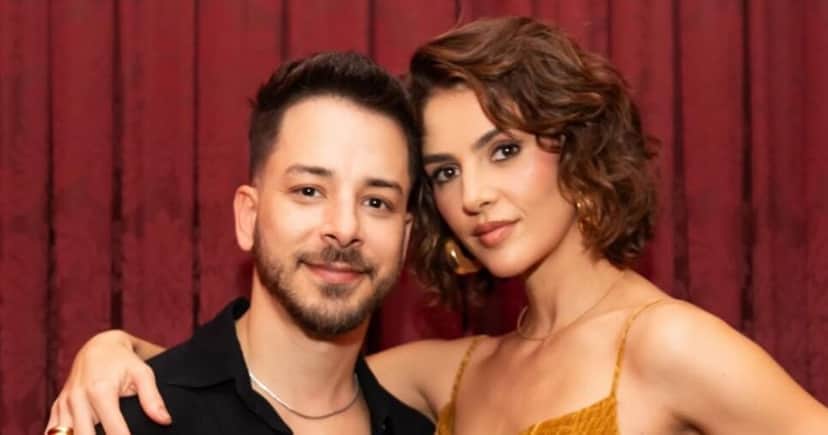 O cantor ao lado da esposa, Monica Benini - Foto: Internet O cantor ao lado da esposa, Monica Benini - Foto: Internet