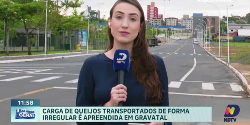 Repórter Raquel Schneider, para o Balanço Geral Criciúma, da NDTV, afiliada da Record (Foto Reprodução/YouTube) Repórter Raquel Schneider, para o Balanço Geral Criciúma, da NDTV, afiliada da Record (Foto Reprodução/YouTube)