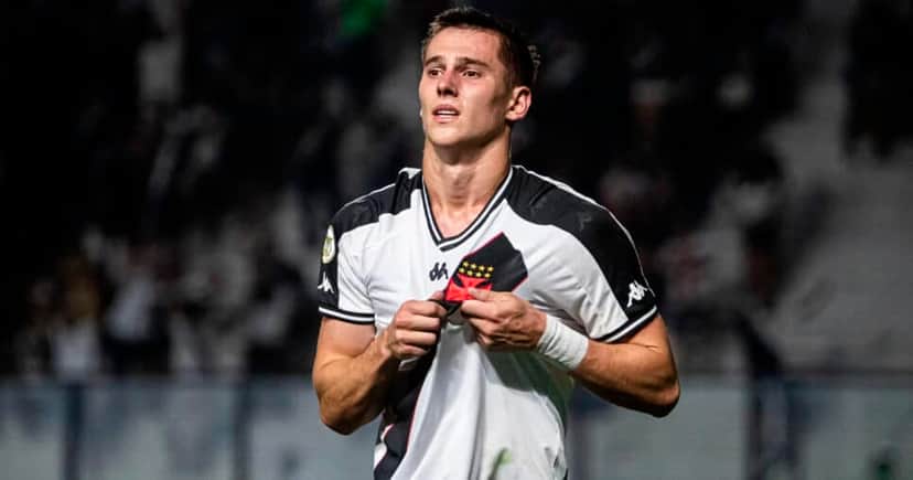 Guilherme Estrella faz seu primeiro gol como profissional pelo Vasco no duelo contra o São Paulo. (Foto: Leandro Amorim/Vasco) Guilherme Estrella faz seu primeiro gol como profissional pelo Vasco no duelo contra o São Paulo. (Foto: Leandro Amorim/Vasco)