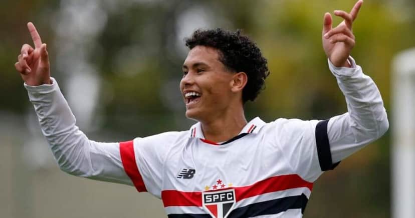 Angelo é esperança da base do São Paulo. (Foto: Miguel Schincariol/SPFC) Angelo é esperança da base do São Paulo. (Foto: Miguel Schincariol/SPFC)