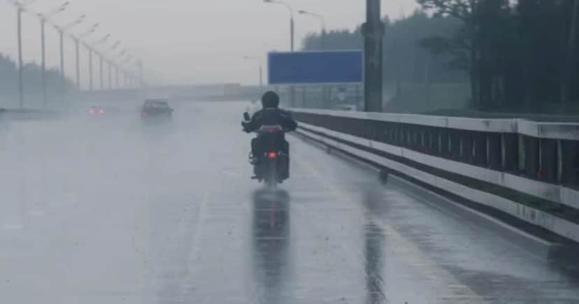Motociclistas na chuva (Reprodução/Internet) Motociclistas na chuva (Reprodução/Internet)