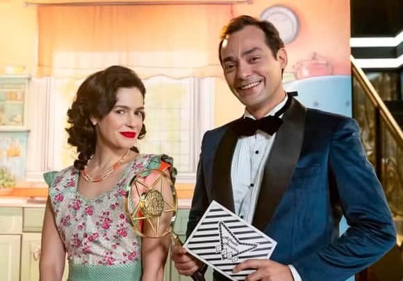 Anita (Maria Flor) e Alfredo Honório (Eduardo Sterblitch) em Garota do Momento (Foto: Reprodução / Globo / Ellen Soares) Anita (Maria Flor) e Alfredo Honório (Eduardo Sterblitch) em Garota do Momento (Foto: Reprodução / Globo / Ellen Soares)