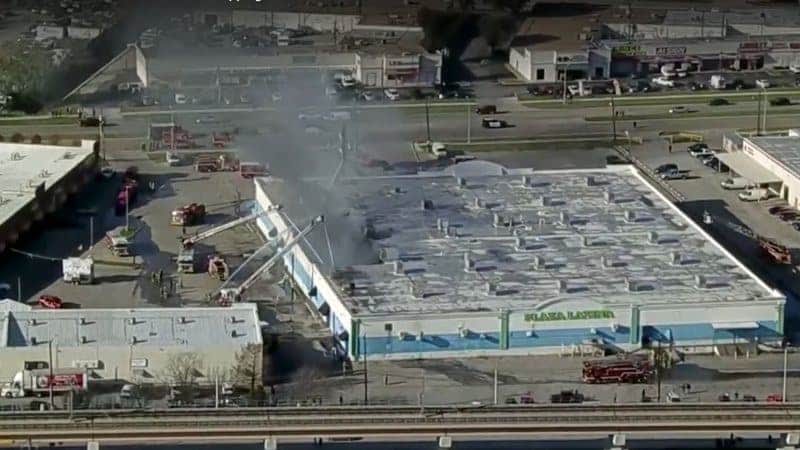Incêndio deixou mais de 500 animais mortos - Divulgação/vídeo/WFAA Incêndio deixou mais de 500 animais mortos - Divulgação/vídeo/WFAA
