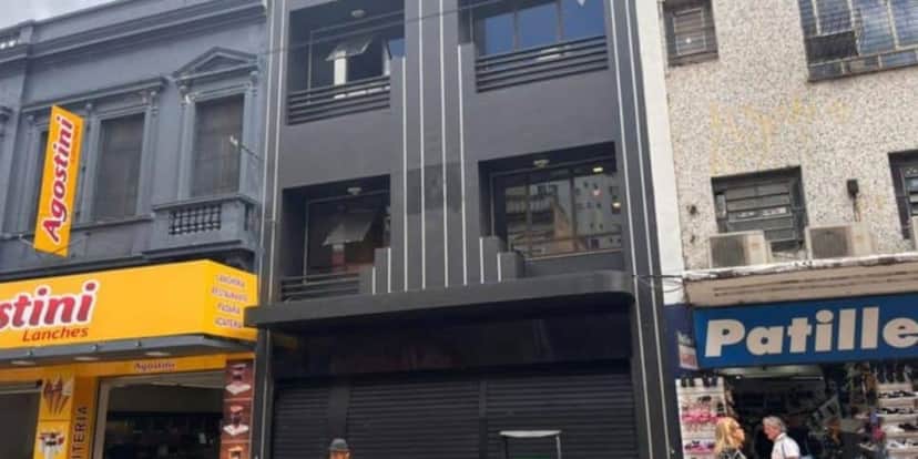 Loja do McDonald's fechada em Porto Alegre sem nenhum sinal no que foi (Foto Reprodução/Internet) Loja do McDonald's fechada em Porto Alegre sem nenhum sinal no que foi (Foto Reprodução/Internet)