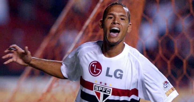 Luis Fabiano está de volta para vestir a camisa 9 do São Paulo (Foto: Agência O Globo) Luis Fabiano está de volta para vestir a camisa 9 do São Paulo (Foto: Agência O Globo)