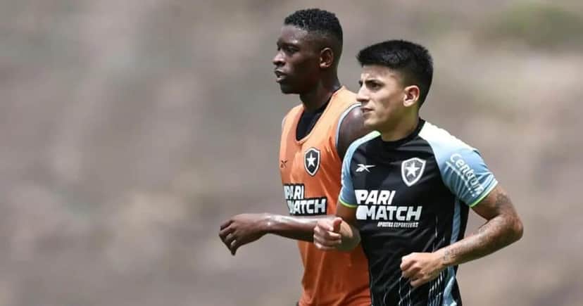 Luiz Henrique e Thiago Almada em treino do Botafogo (Foto: Vitor Silva / Botafogo) Luiz Henrique e Thiago Almada em treino do Botafogo (Foto: Vitor Silva / Botafogo)