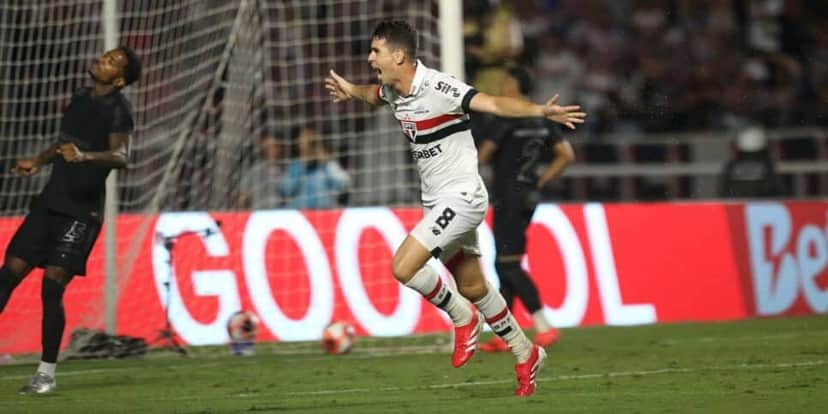 Oscar comemorando seu primeiro gol com a camisa do São Paulo (Reprodução: Rubens Chiri) Oscar comemorando seu primeiro gol com a camisa do São Paulo (Reprodução: Rubens Chiri)
