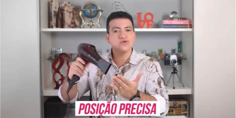 Posição precisa do secador é fundamental (Reprodução: Youtube) Posição precisa do secador é fundamental (Reprodução: Youtube)