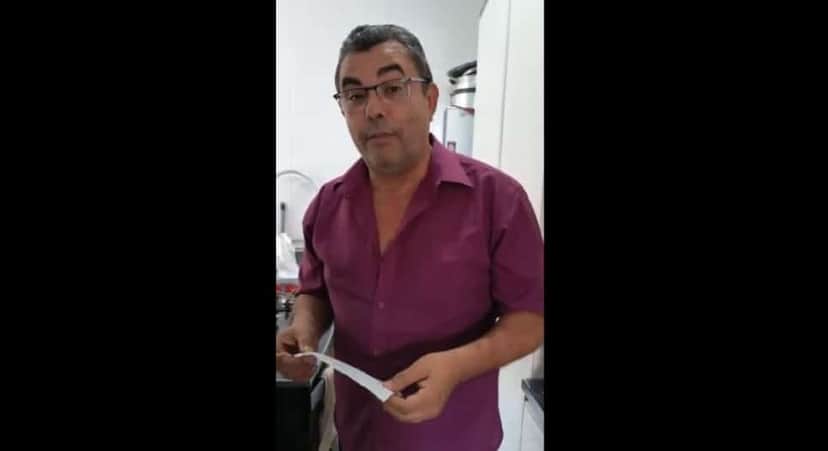 Jornalista surge revoltado nas redes sociais e aciona a Vigilância Sanitária a visitar o supermercado (Foto Reprodução/YouTube) Jornalista surge revoltado nas redes sociais e aciona a Vigilância Sanitária a visitar o supermercado (Foto Reprodução/YouTube)