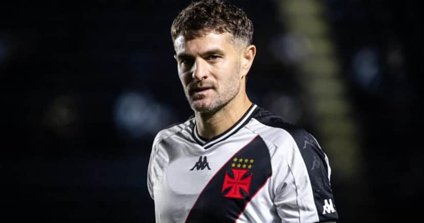 Craque chega para jogar com Vegetti no Vasco (Foto: Leandro Amorim)