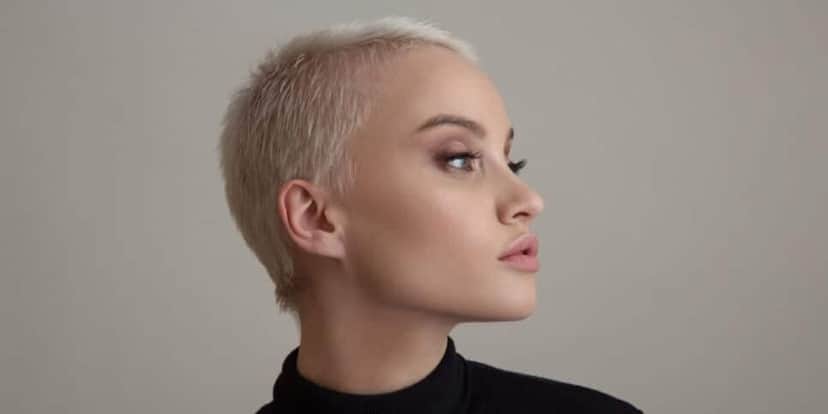 Buzzcut é um corte mais ousado as mulheres (Reprodução: Canva) Buzzcut é um corte mais ousado as mulheres (Reprodução: Canva)