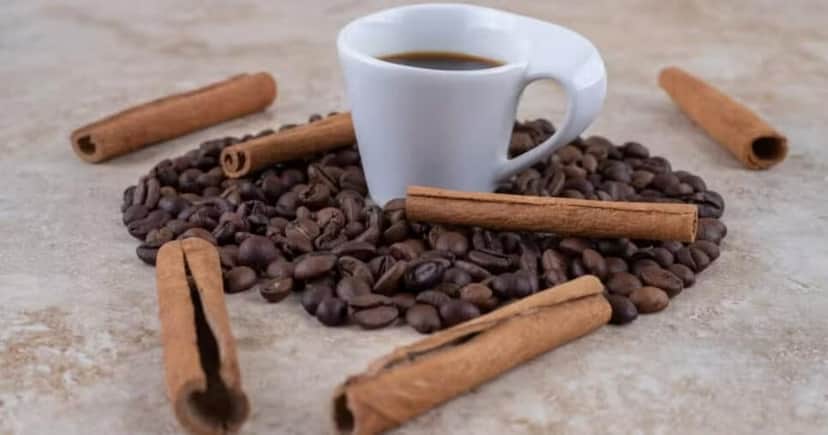 Café e canela podem te ajudar a mandar os fios grisalhos embora (Foto: Freepik) Café e canela podem te ajudar a mandar os fios grisalhos embora (Foto: Freepik)