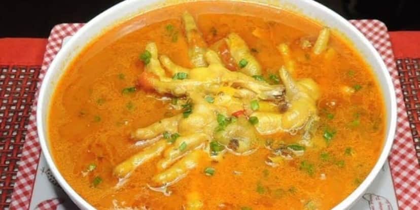 Caldo de pé de galinha para a pele (Reprodução: Canva) Caldo de pé de galinha para a pele (Reprodução: Canva)