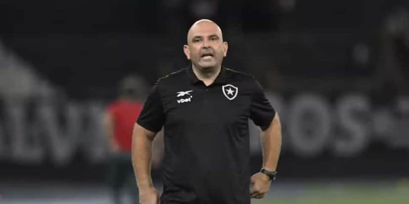 Carlos Leiria volta para o time sub20 (Reprodução: André Durão) Carlos Leiria volta para o time sub20 (Reprodução: André Durão)
