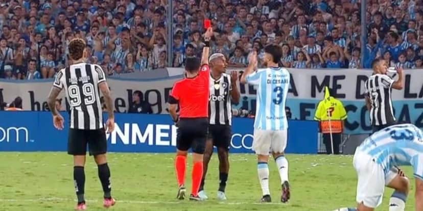 Momento da expulsão de Cuiabano (Reprodução: ESPN) Momento da expulsão de Cuiabano (Reprodução: ESPN)