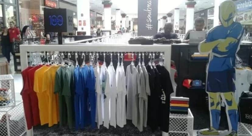 Moda esportiva em quiosques da franquia (Foto: Reprodução/ Internet)