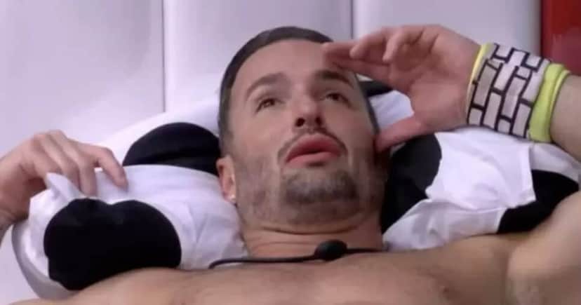 Diego Hypólito chora no reality show da Globo (Foto: Reprodução) Diego Hypólito chora no reality show da Globo (Foto: Reprodução)